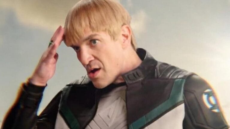 nathan-fillion-diz-que-o-green-lantern-guy-gardner-e-um-idiota-que-acha-que-pode-vencer-o-superman