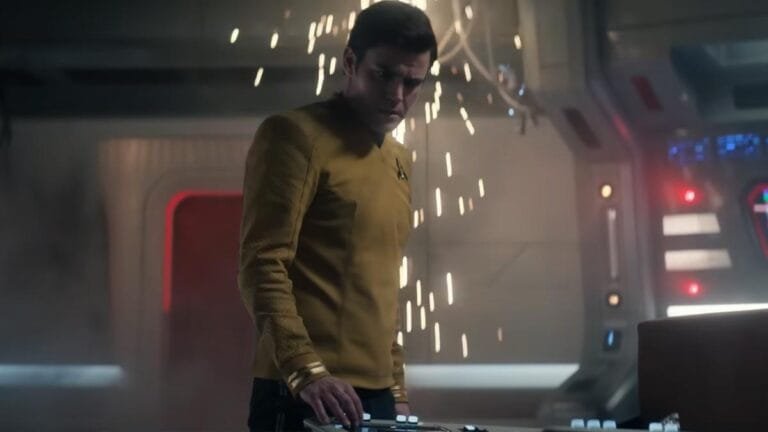 kirk-na-cadeira-do-capitao-prepare-se-para-uma-viagem-intergalactica-cheia-de-aventuras-e-romances-e