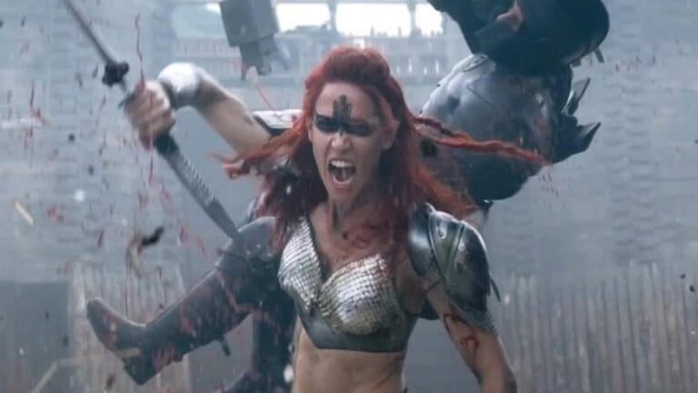 matilda-lutz-usa-biquini-de-correntes-nos-bastidores-de-red-sonja-e-garante-mais-olhares-que-o-vilao